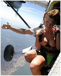 milf_free_falling_titties_06.jpg